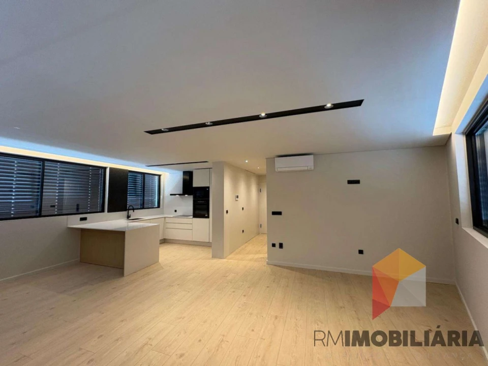 Apartamento T4 para Venda em Gondomar (São Cosme), Valbom e Jovim Foto 2
