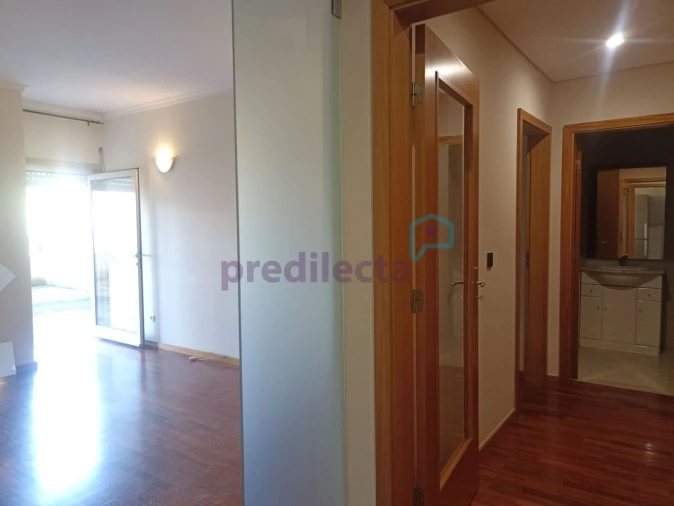 Apartamento T1 para Venda em Paranhos Foto 4