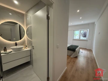 Apartamento T2 para Venda em Benfica