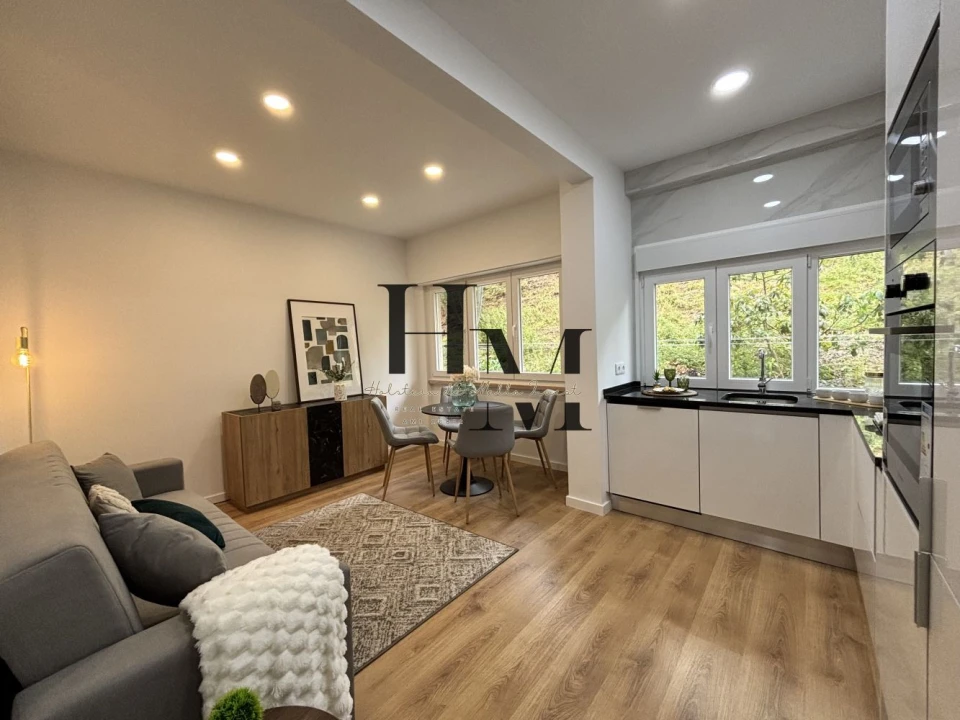 Apartamento T2 para Venda em Benfica Foto 1