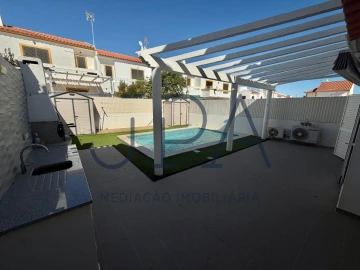 Moradia T4 para Venda em Monte Gordo