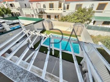Moradia T4 para Venda em Monte Gordo