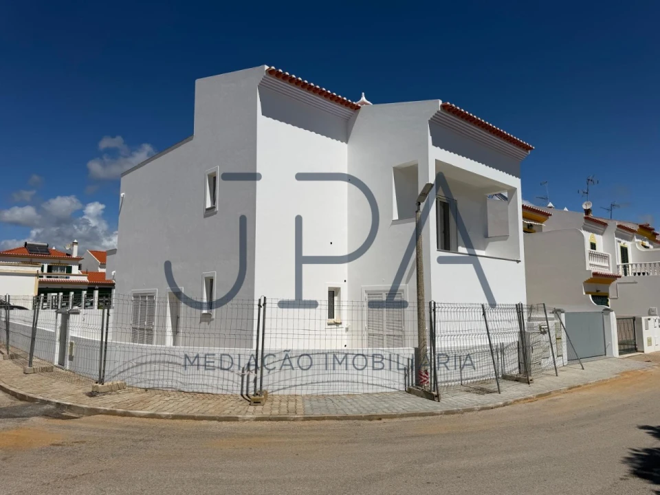 Moradia T4 para Venda em Altura Foto 1