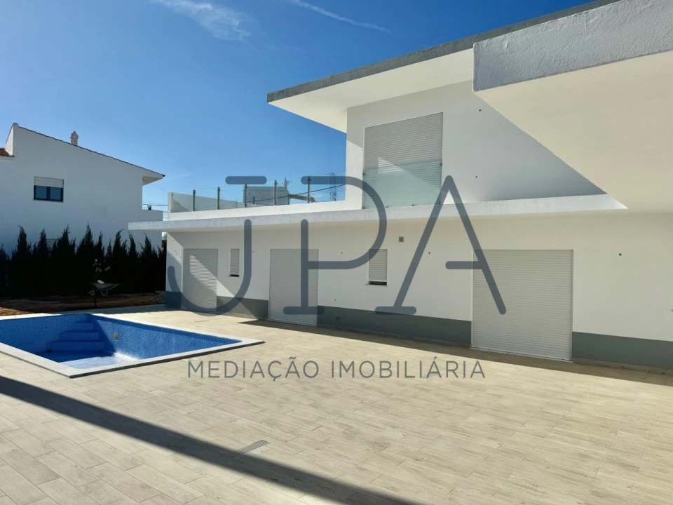 Moradia T4 para Venda em Altura Foto 1