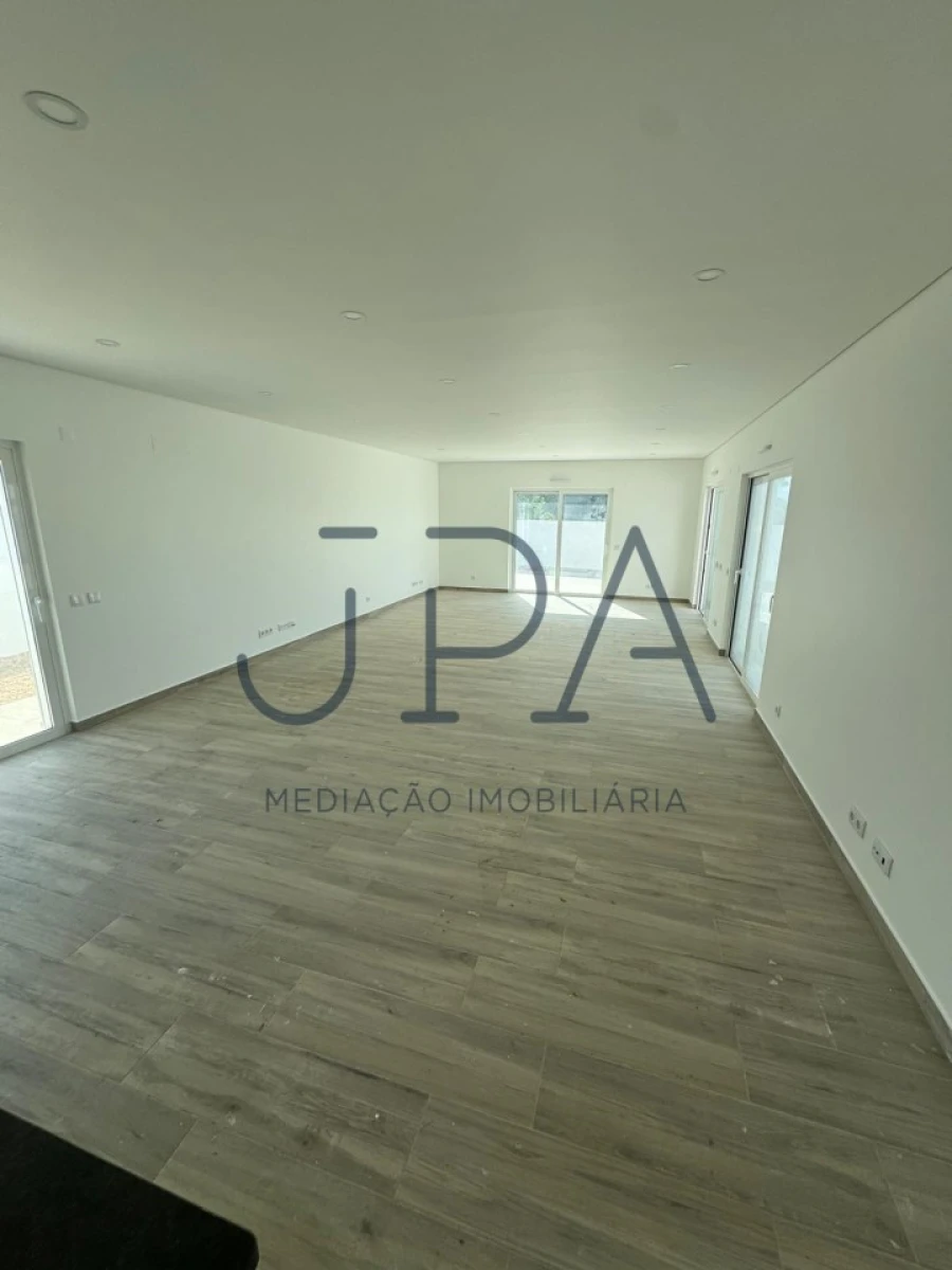 Moradia T4 para Venda em Altura Foto 3