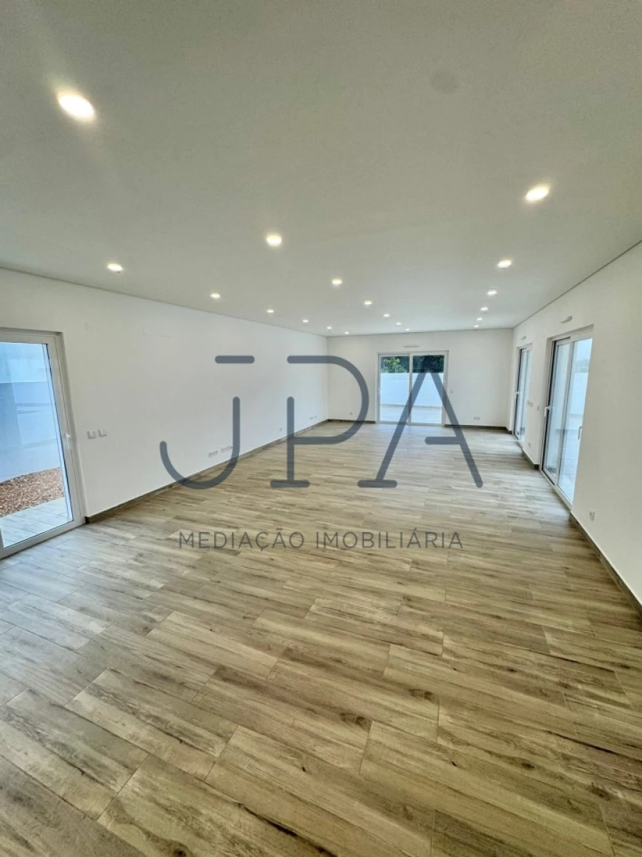 Moradia T4 para Venda em Altura Foto 19