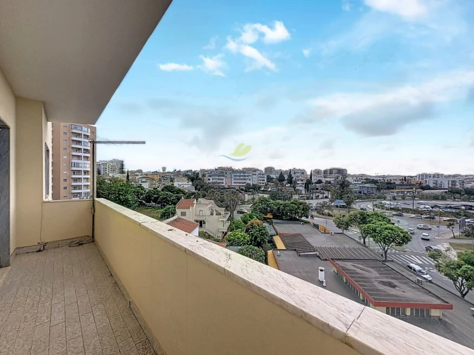 Apartamento T3 para Venda em Portimão Foto 3