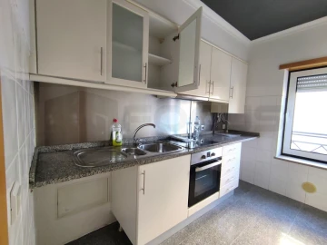 Apartamento T2 para Arrendamento em Esgueira