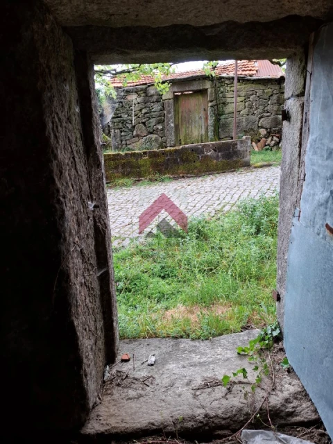 Quinta T2 para Venda em Junqueira