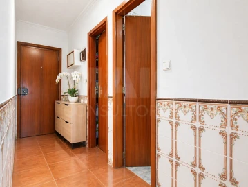 Apartamento T3 para Venda em Santo António dos Cavaleiros e Frielas
