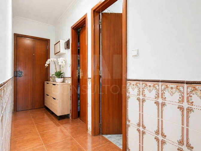 Apartamento T3 para Venda em Santo António dos Cavaleiros e Frielas Foto 4