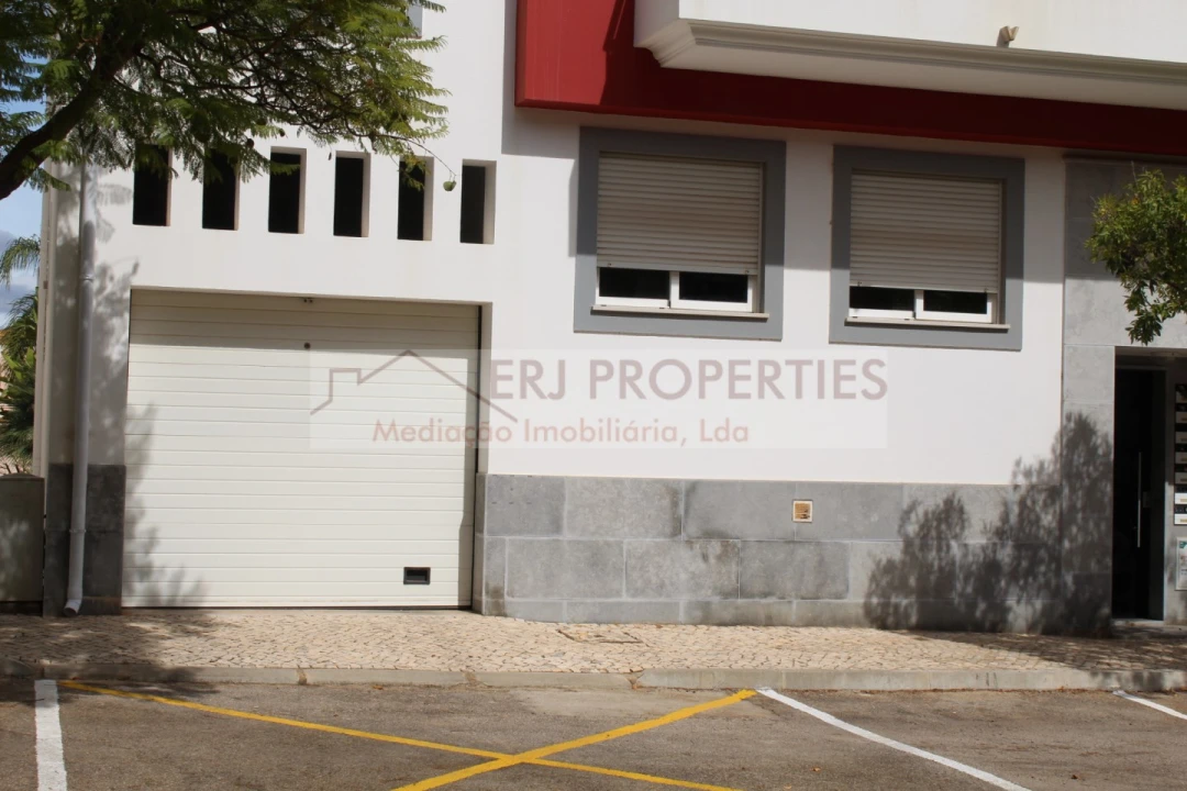 Garagem para Arrendamento em Tavira (Santa Maria e Santiago) Foto 1