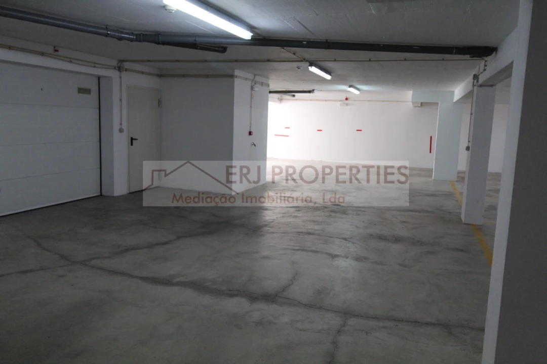 Garagem para Arrendamento em Tavira (Santa Maria e Santiago) Foto 2