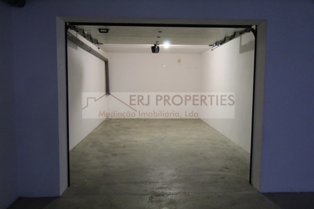 Garagem para Arrendamento em Tavira (Santa Maria e Santiago) Foto 3