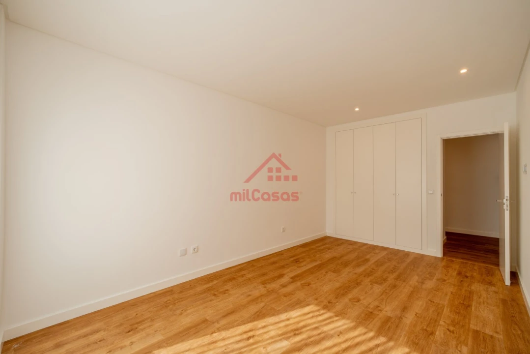 Apartamento T2 para Arrendamento em Santa Maria, São Pedro e Matacães Foto 17