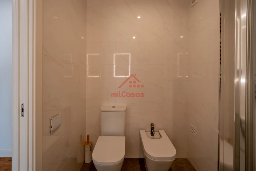 Apartamento T2 para Arrendamento em Santa Maria, São Pedro e Matacães Foto 20