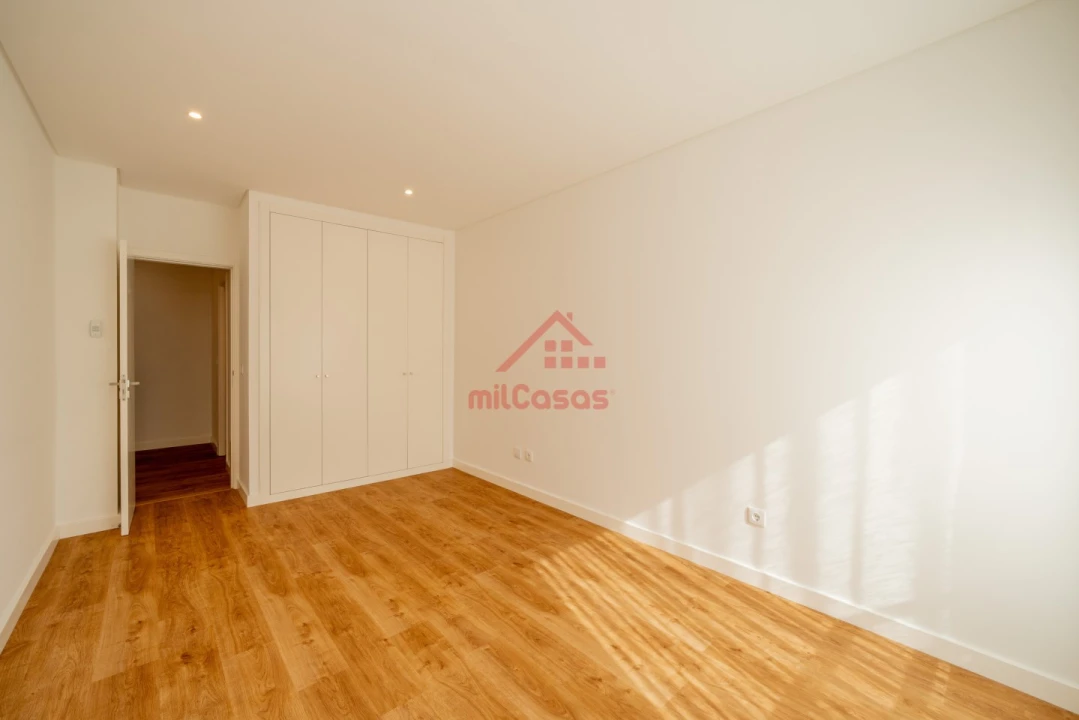 Apartamento T2 para Arrendamento em Santa Maria, São Pedro e Matacães Foto 23