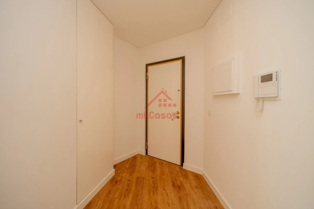 Apartamento T2 para Arrendamento em Santa Maria, São Pedro e Matacães Foto 26