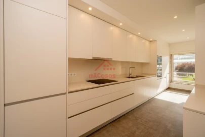 Apartamento T2 para Arrendamento em Santa Maria, São Pedro e Matacães