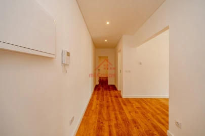 Apartamento T2 para Arrendamento em Santa Maria, São Pedro e Matacães