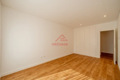 Apartamento T2 para Arrendamento em Santa Maria, São Pedro e Matacães