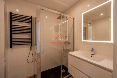 Apartamento T2 para Arrendamento em Santa Maria, São Pedro e Matacães