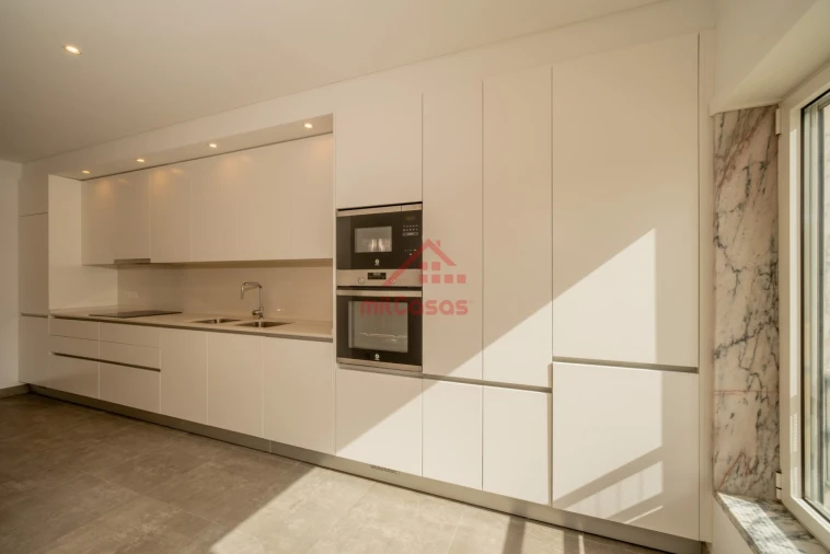 Apartamento T2 para Arrendamento em Santa Maria, São Pedro e Matacães Foto 7