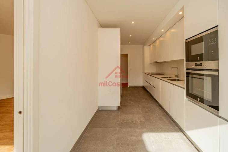 Apartamento T2 para Arrendamento em Santa Maria, São Pedro e Matacães Foto 8