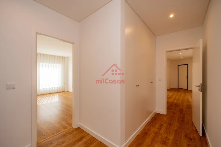 Apartamento T2 para Arrendamento em Santa Maria, São Pedro e Matacães Foto 13