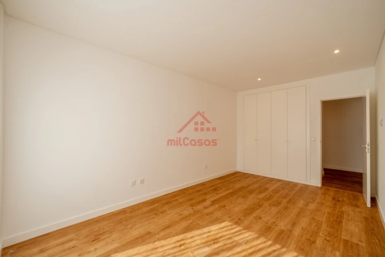 Apartamento T2 para Arrendamento em Santa Maria, São Pedro e Matacães Foto 17