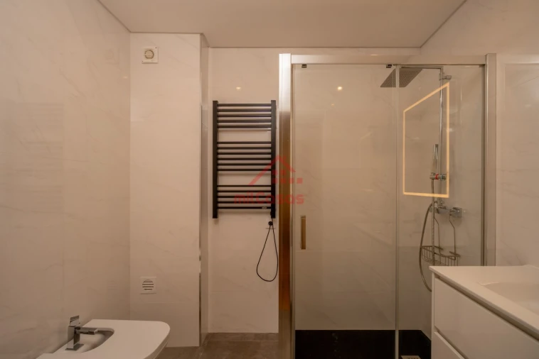 Apartamento T2 para Arrendamento em Santa Maria, São Pedro e Matacães Foto 18