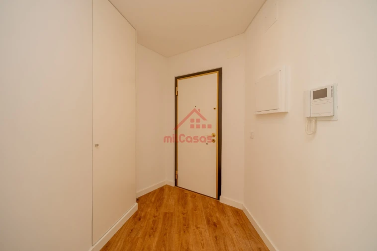 Apartamento T2 para Arrendamento em Santa Maria, São Pedro e Matacães Foto 26
