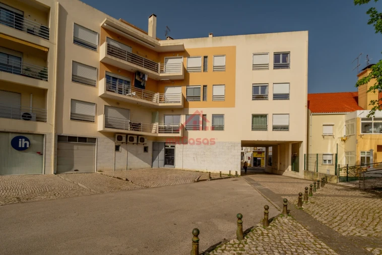 Apartamento T2 para Arrendamento em Santa Maria, São Pedro e Matacães Foto 28