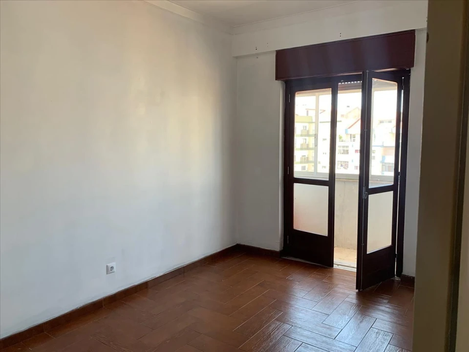Apartamento T2 para Venda em Agualva e Mira-Sintra Foto 4