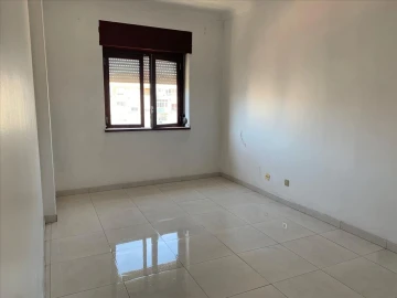Apartamento T2 para Venda em Agualva e Mira-Sintra