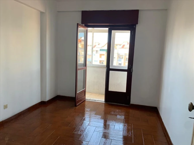 Apartamento T2 para Venda em Agualva e Mira-Sintra Foto 6