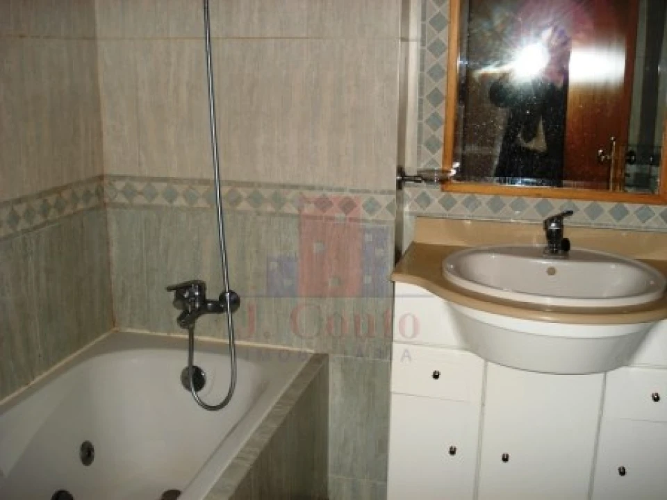 Apartamento T2 para Arrendamento em Nossa Senhora do Pópulo, Coto e São Gregório Foto 13