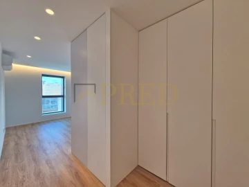 Apartamento T1 para Arrendamento em Mafamude e Vilar do Paraíso