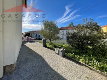 Moradia T2 para Arrendamento em Aldoar, Foz do Douro e Nevogilde