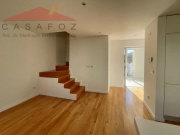 Moradia T2 para Arrendamento em Aldoar, Foz do Douro e Nevogilde