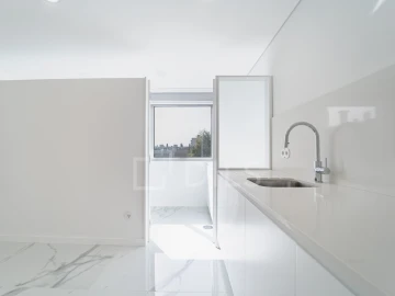 Apartamento T3 para Venda em Lordelo do Ouro e Massarelos