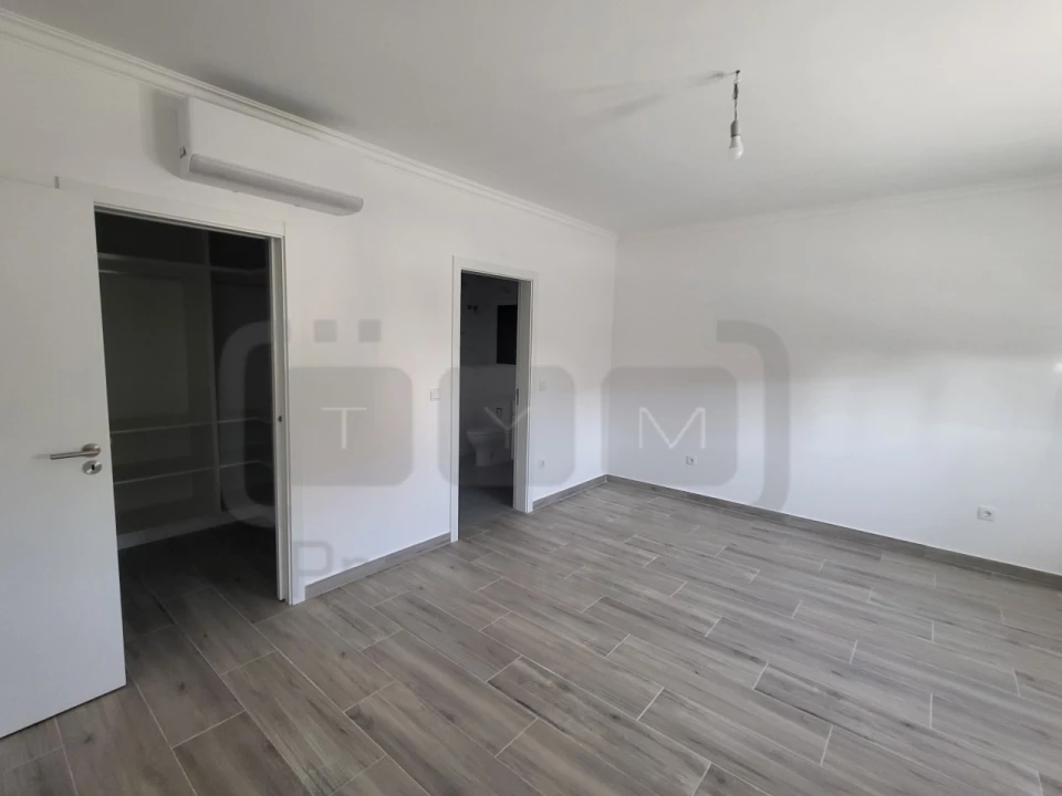 Moradia T4 para Venda em São Pedro de Tomar Foto 8