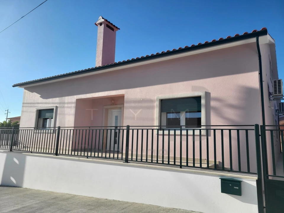 Moradia T4 para Venda em São Pedro de Tomar Foto 1