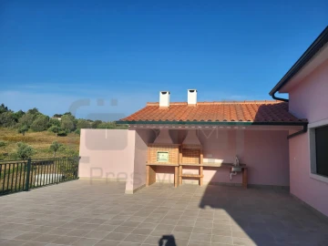 Moradia T4 para Venda em São Pedro de Tomar