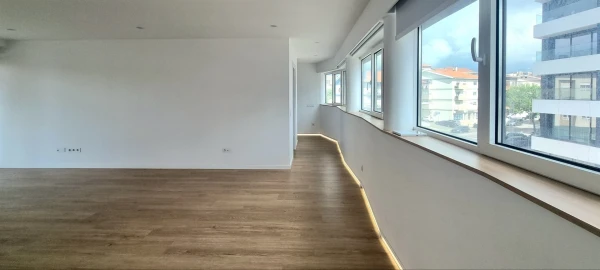 Apartamento T2 para Arrendamento em Santo Antonio dos Olivais