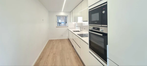 Apartamento T2 para Arrendamento em Santo Antonio dos Olivais