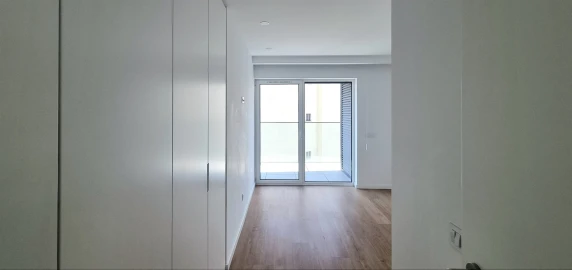 Apartamento T2 para Arrendamento em Santo Antonio dos Olivais