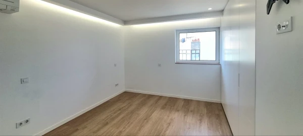 Apartamento T2 para Arrendamento em Santo Antonio dos Olivais