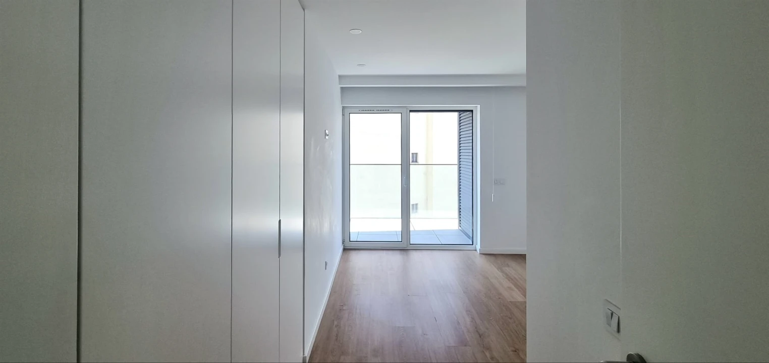 Apartamento T2 para Arrendamento em Santo Antonio dos Olivais Foto 13