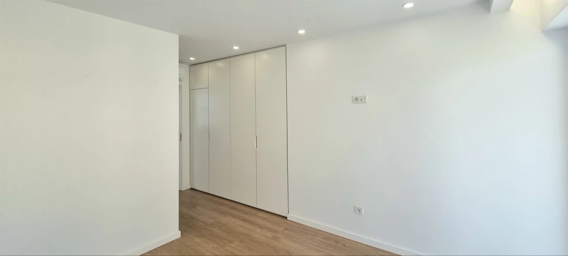 Apartamento T2 para Arrendamento em Santo Antonio dos Olivais Foto 11